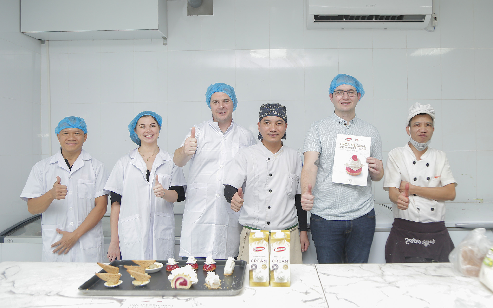 Học hỏi, trau đồi, trao đổi kinh nghiệm để cải tiến, nâng cấp 𝘤𝑢̀𝘯𝘨 𝘊𝘩𝘶𝘺𝑒̂𝘯 𝘨𝘪𝘢 𝘯𝘨𝑎̀𝘯𝘩 𝘣𝑎́𝘯𝘩 đ𝘦̂́𝘯 𝘵𝑢̛̀ 𝘯𝑢̛𝑜̛́𝘤 𝘗𝘩𝑎́𝘱.