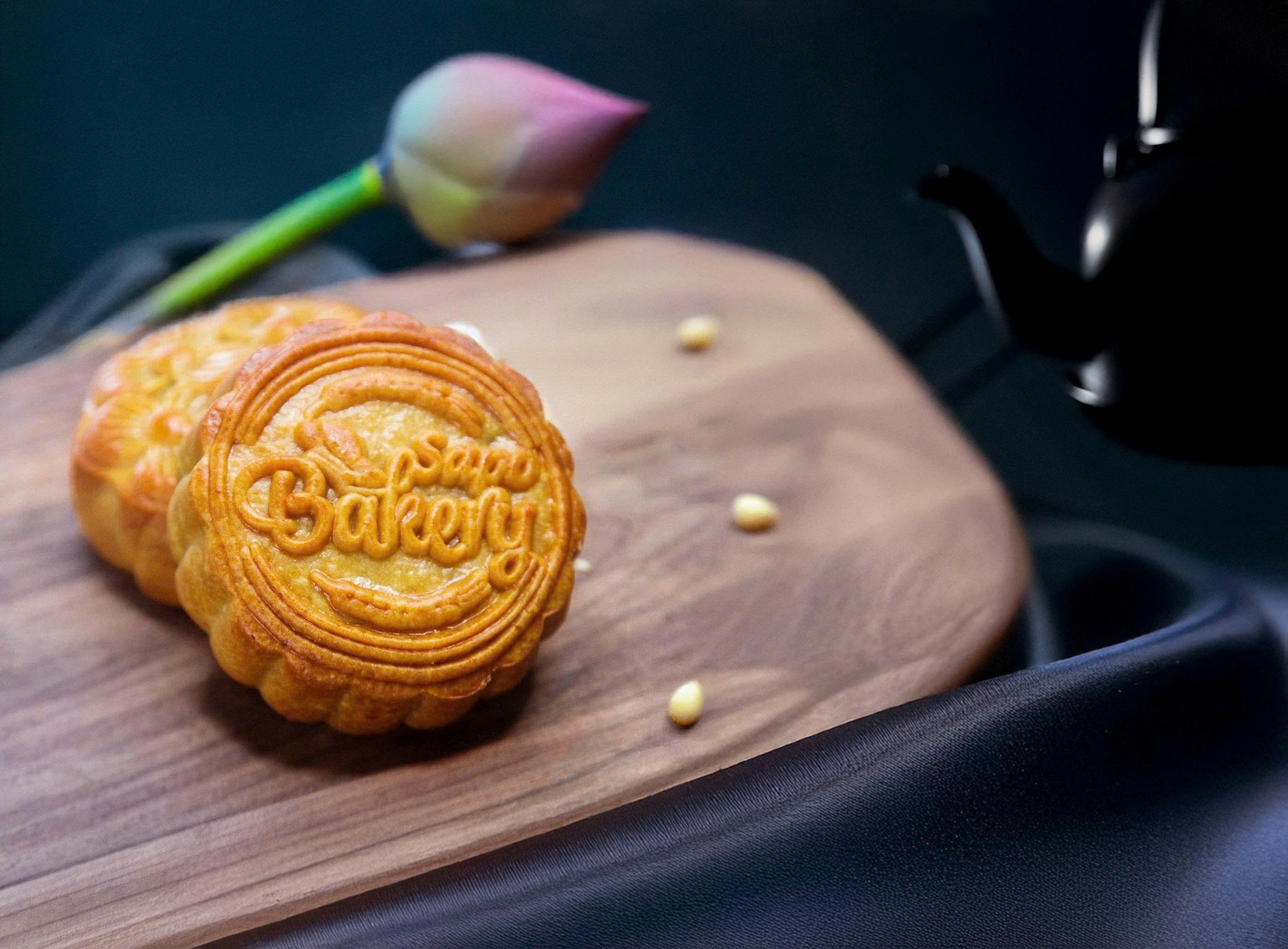 Khám Phá Hương Vị Bánh Trung Thu 2025: Đa Dạng Truyền Thống, Mới Lạ Tại SAPO Bakery