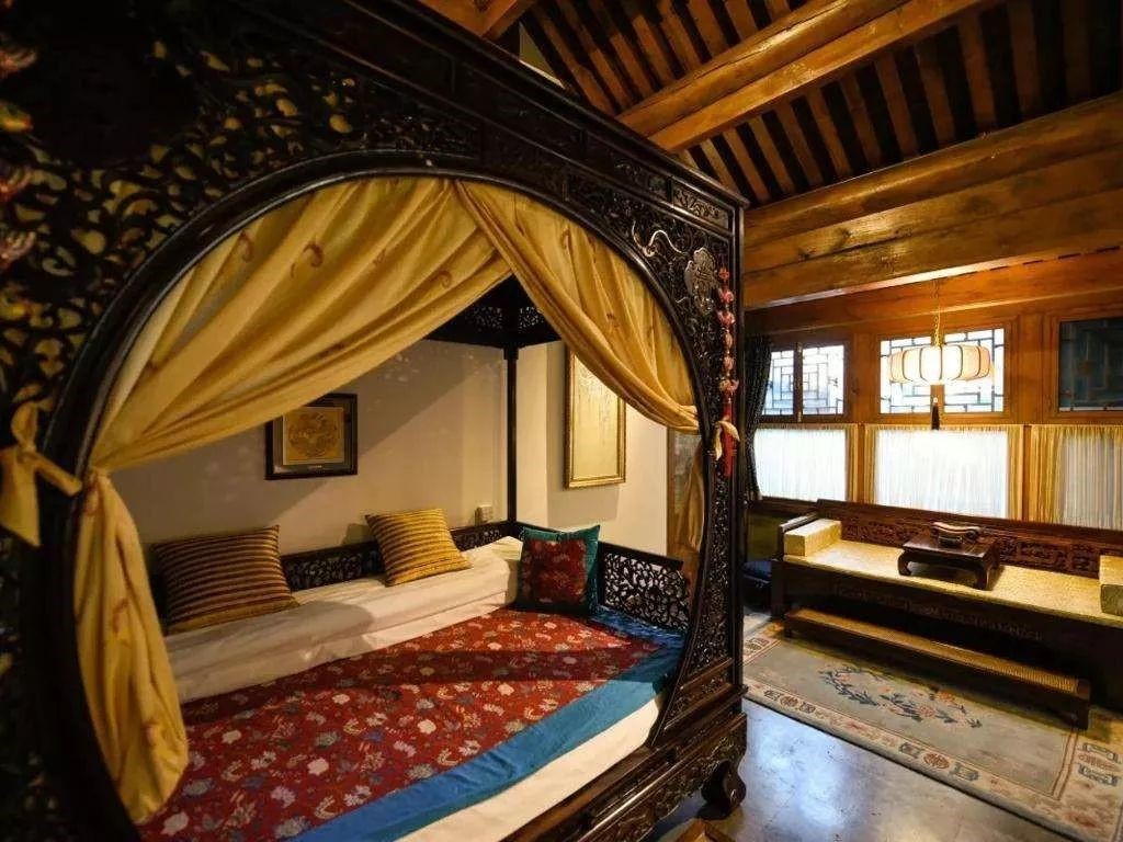 Bạn chưa bao giờ tưởng tượng rằng chiếc giường vua chúa phong cách Á Đông lại có nhiều ưu điểm đến vậy!