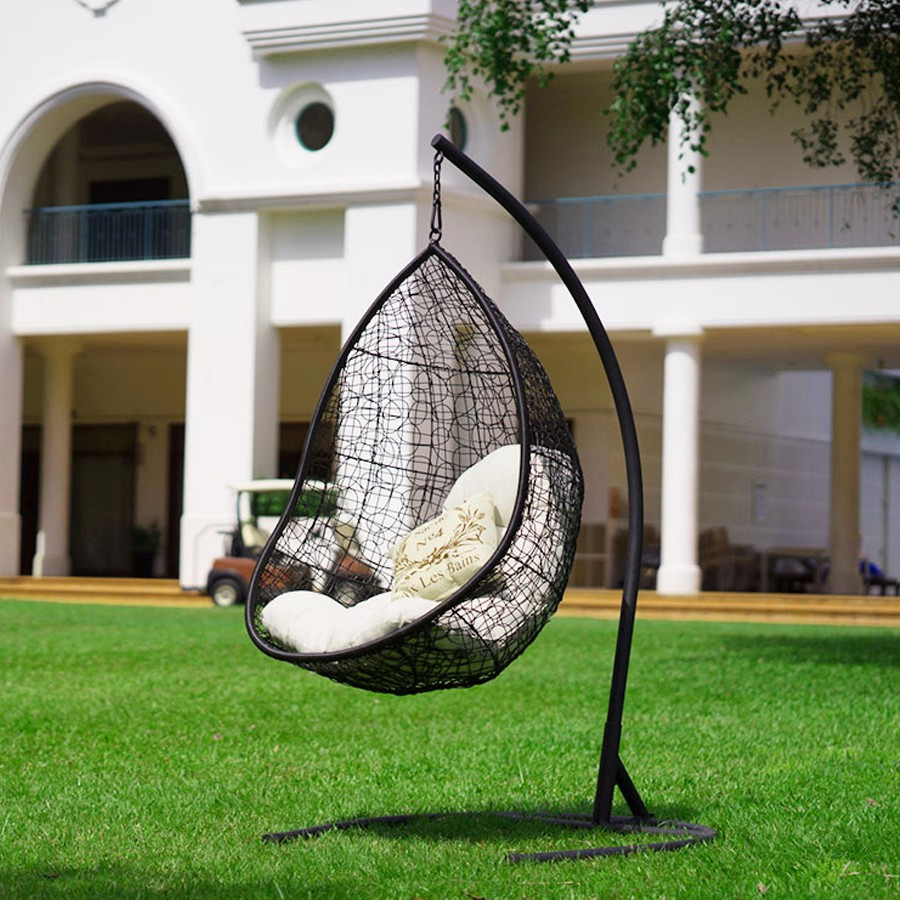 XÍCH ĐU NGOÀI TRỜI