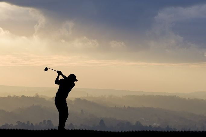 đau ngực sau khi chơi golf