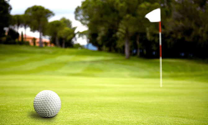 Luật chơi golf liên quan đến cột cờ golf
