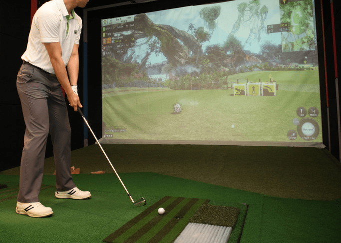 Sân golf màn hình + sân tập trong nhà dành cho người lớn 