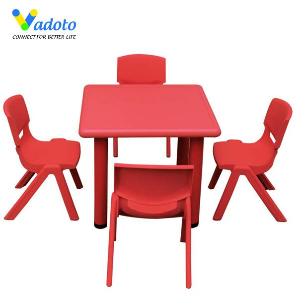 Bàn Nhựa Đúc Hình Vuông Cho Bé