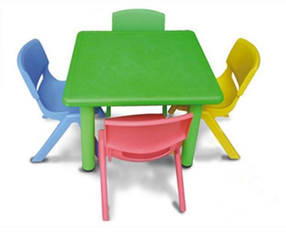 Bàn Nhựa Đúc Hình Vuông Cho Bé