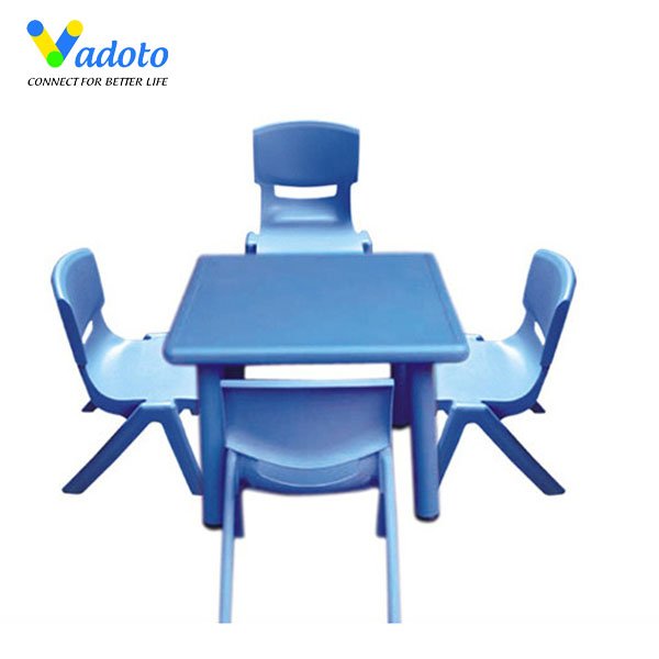 Bàn Nhựa Đúc Hình Vuông Cho Bé