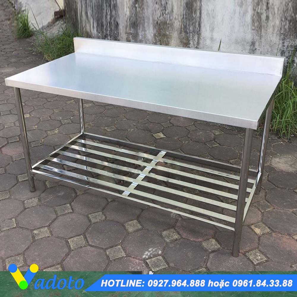 Bàn chia xuất ăn