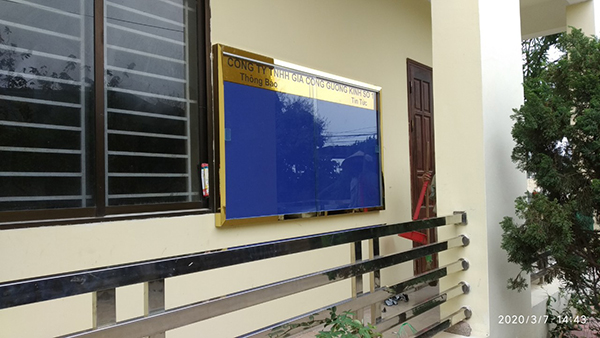 Bảng Thông Tin Ghim Nỉ Khung Ion Vàng – Công Ty TNHH Gia Công GƯƠNG KÍNH SỐ 1