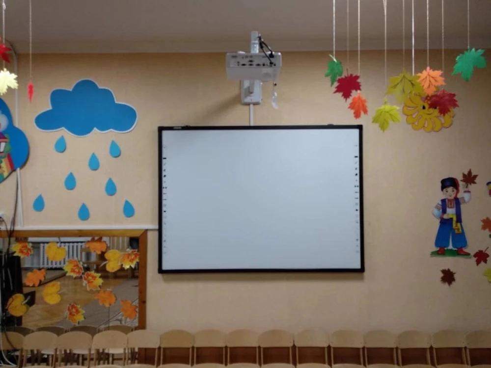 Bảng Trắng Tương Tác 82 Inch- Thiết Bị Giáo Dục Cho Trường Học
