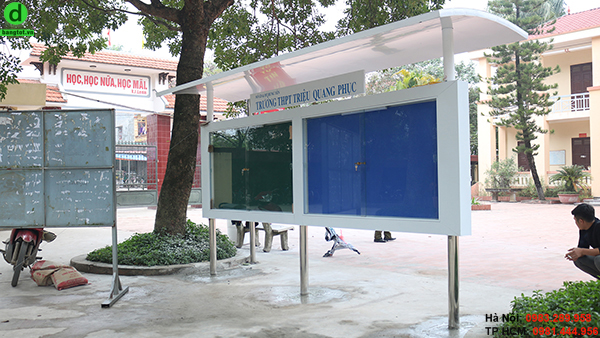 Bảng thông báo có kính – Trường THPT Triệu Quang Phục, Hưng Yên
