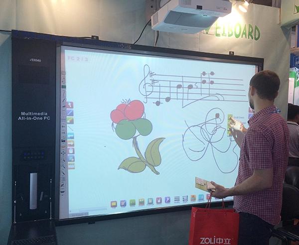Bảng Trắng Tương Tác 82 Inch- Thiết Bị Giáo Dục Cho Trường Học