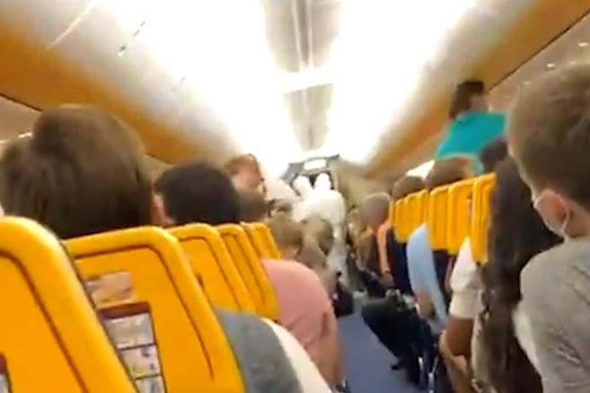Ryanair bans customers who claimed credit card refunds for flights they missed because of lockdown Anchor Muted Background