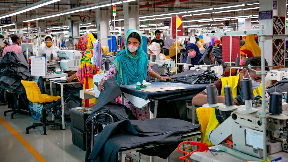 Hàng dệt may chất đống các kho ở Bangladesh khi phương Tây giảm đơn hàng
