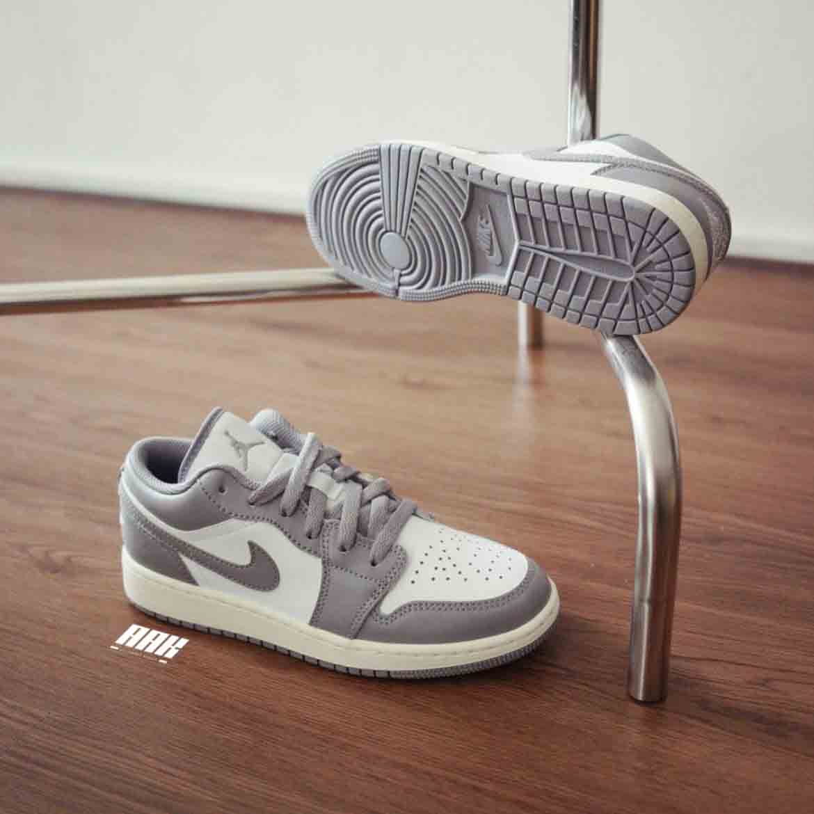 AIR JORDAN 1 VINTAGE GREY LOW - 553560 053