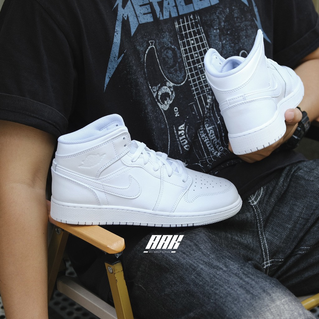 AIR JORDAN 1 MID TRIPLE WHITE 2023 (GS) (554725 136)