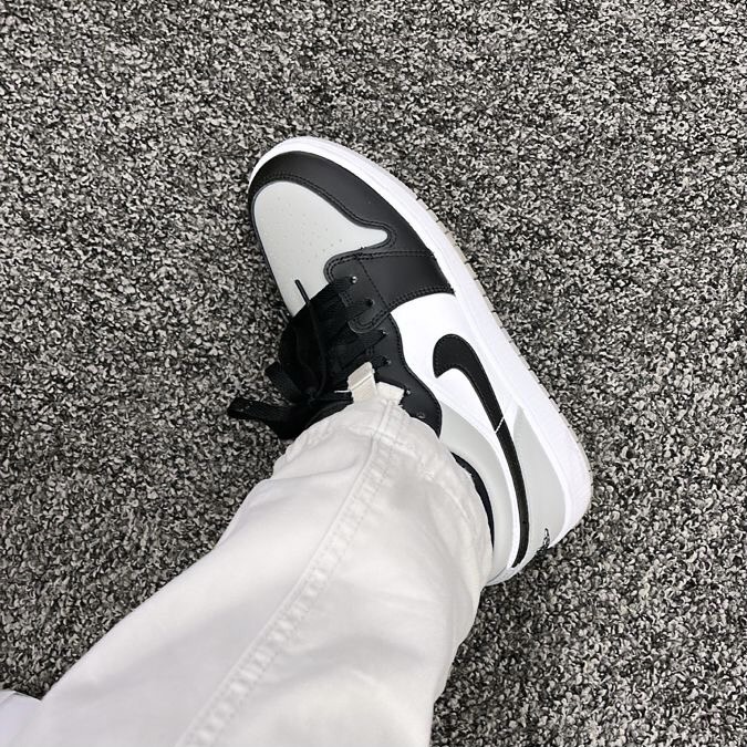 NIKE AIR JORDAN 1 LOW GS "LIGHT SMOKE GREY" - 553560 052