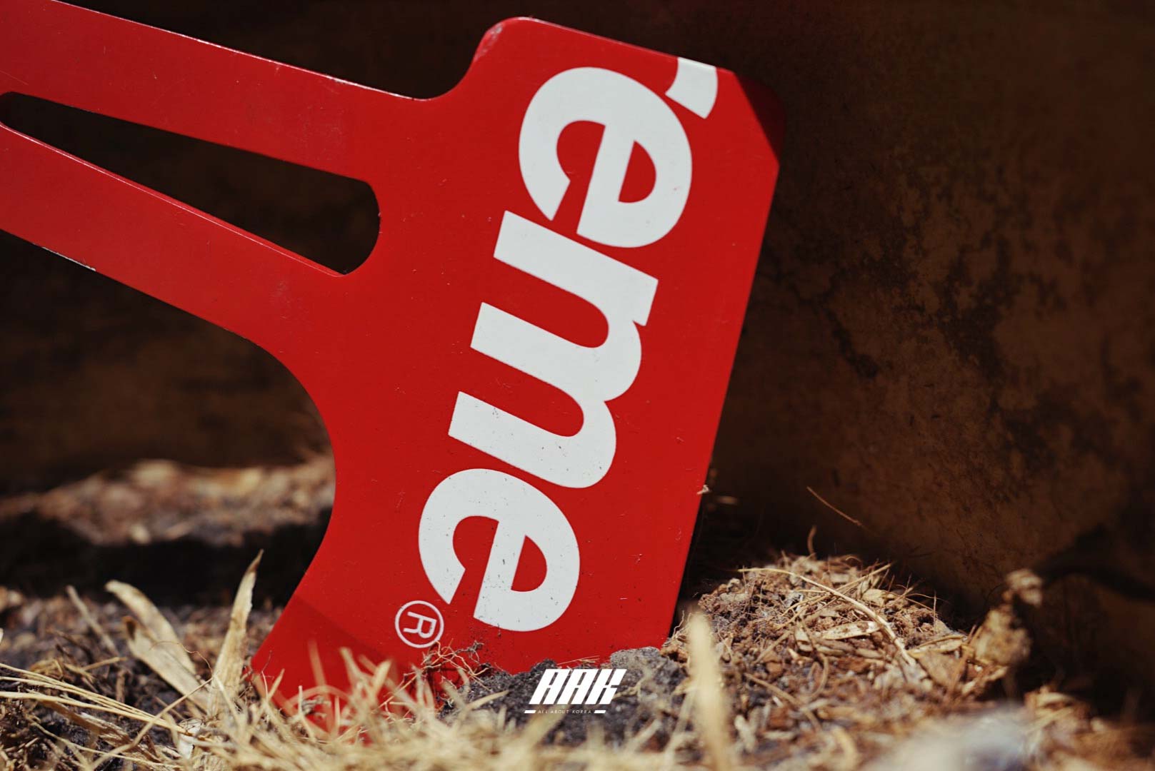 Supreme sog cheap hand axe