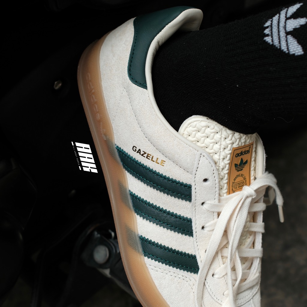 ADIDAS GAZELLE INDOOR 'CREAM WHITE & COLLEGIATE GREEN' - IH7502