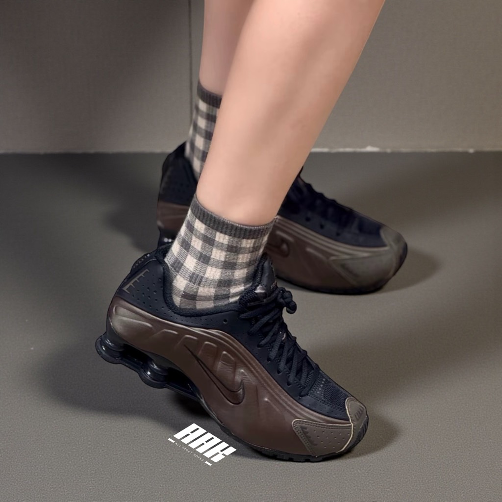 Nike shox R4 " Off Noir Ironstone" ( AR3565-007)