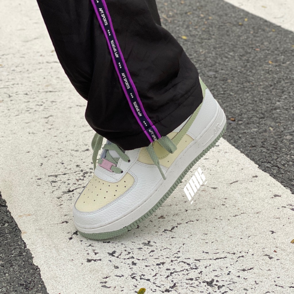 AIR FORCE 1 LV8 Honey Drew - DQ0360 100