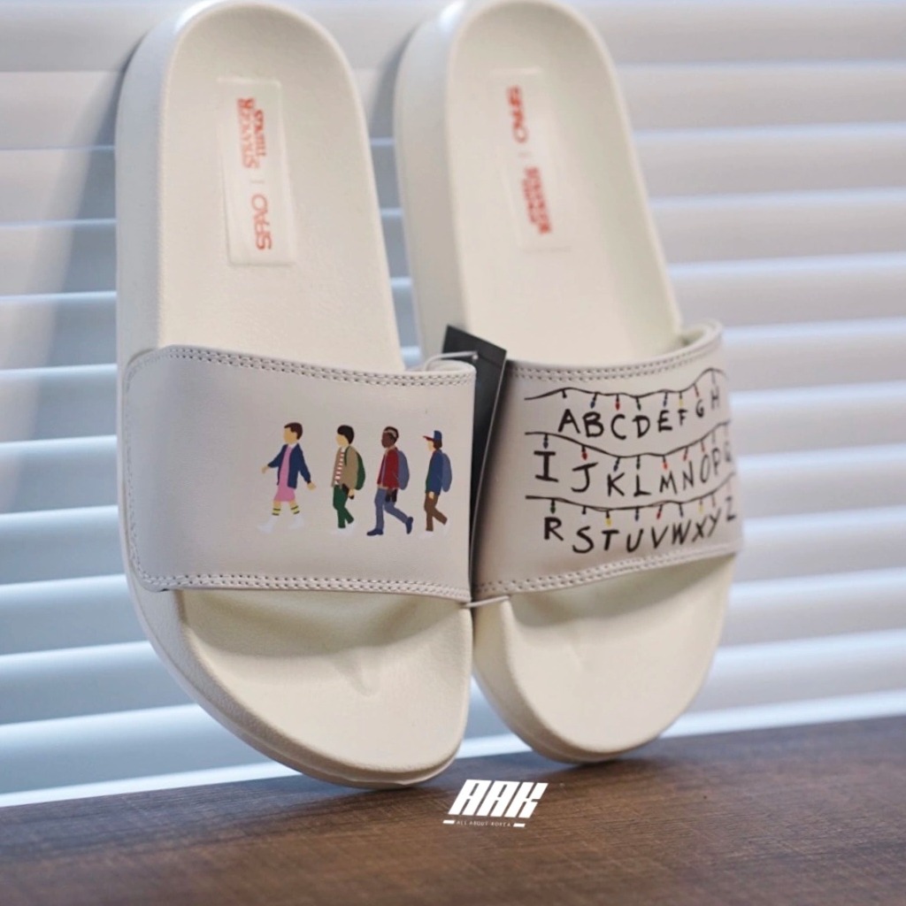 SPAO X STRANGER THINGS SLIPPERS