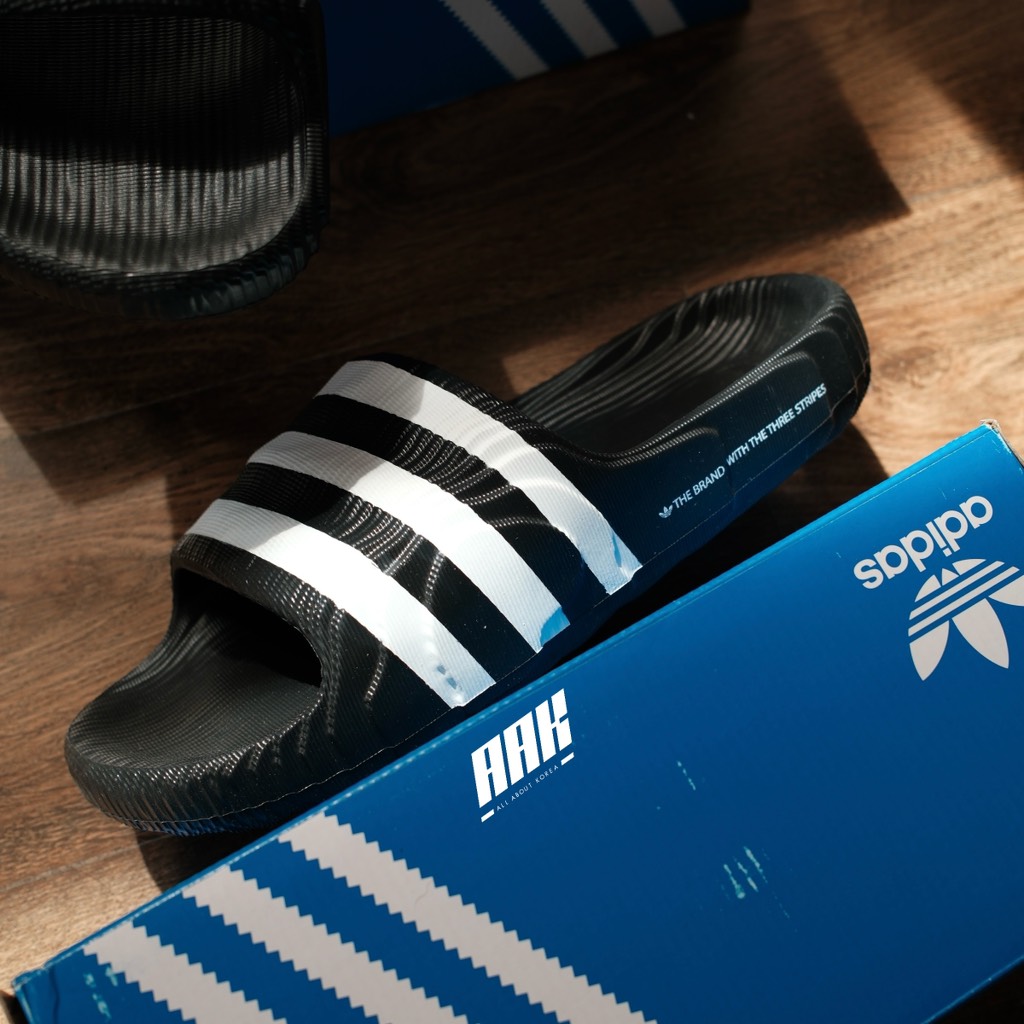 ADIDAS ADILETTE 22 BLACK CLOUD WHITE SLIDES (IF3670)
