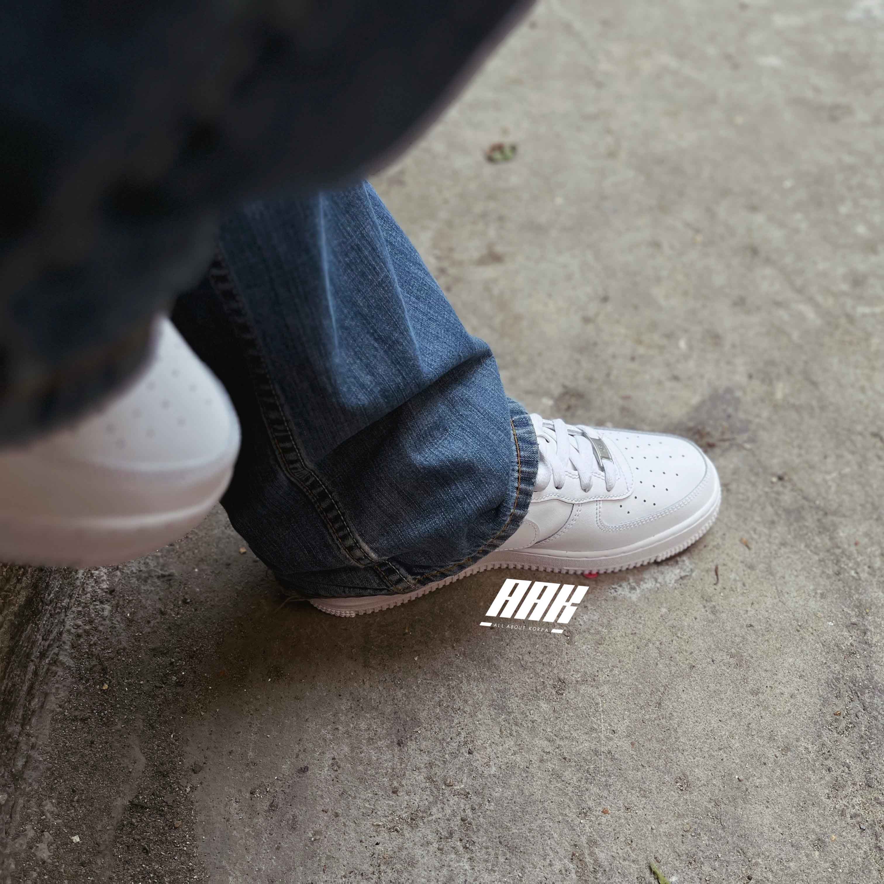 NIKE AIR FORCE 1 07 LOW WHITE