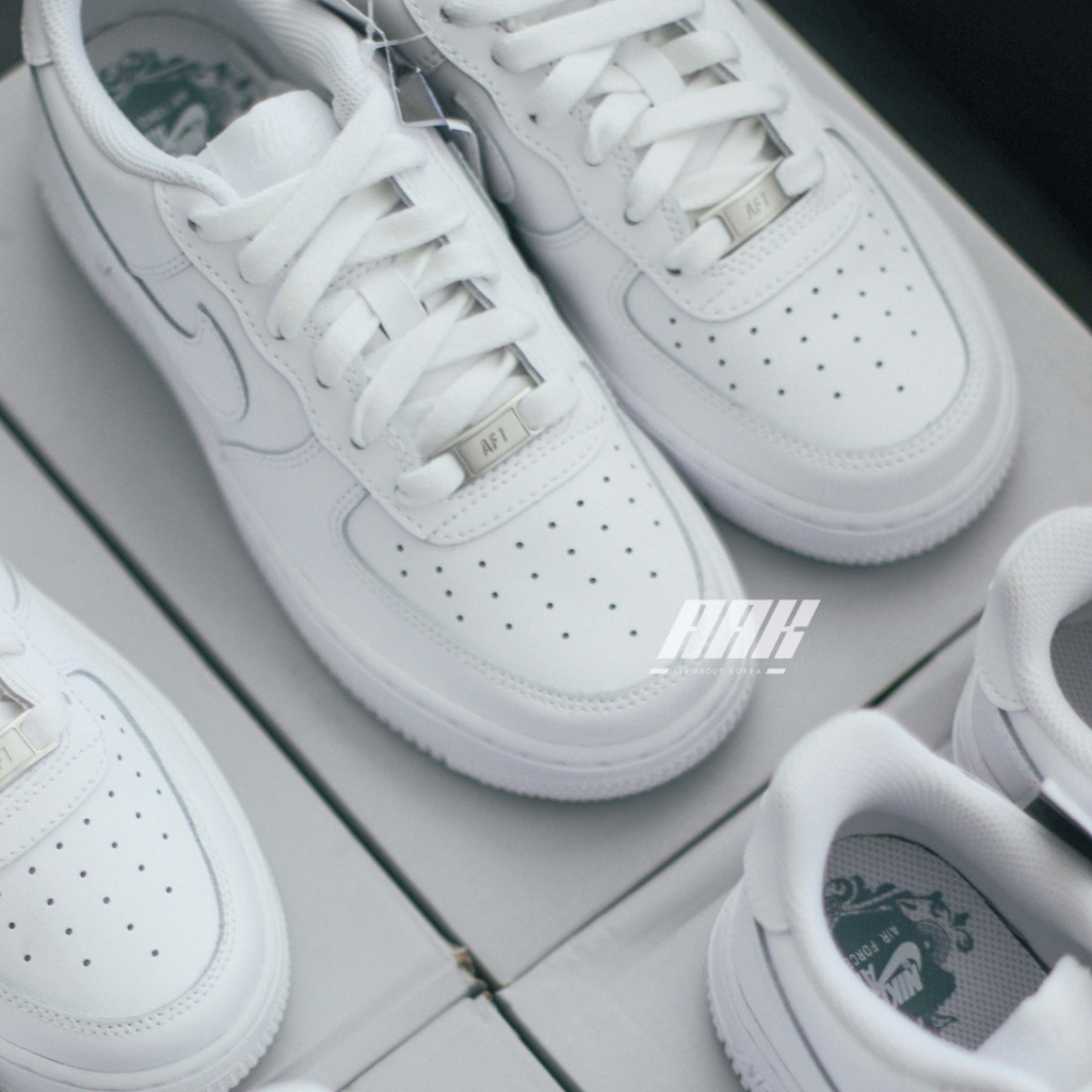 NIKE AIR FORCE 1 07 LOW WHITE