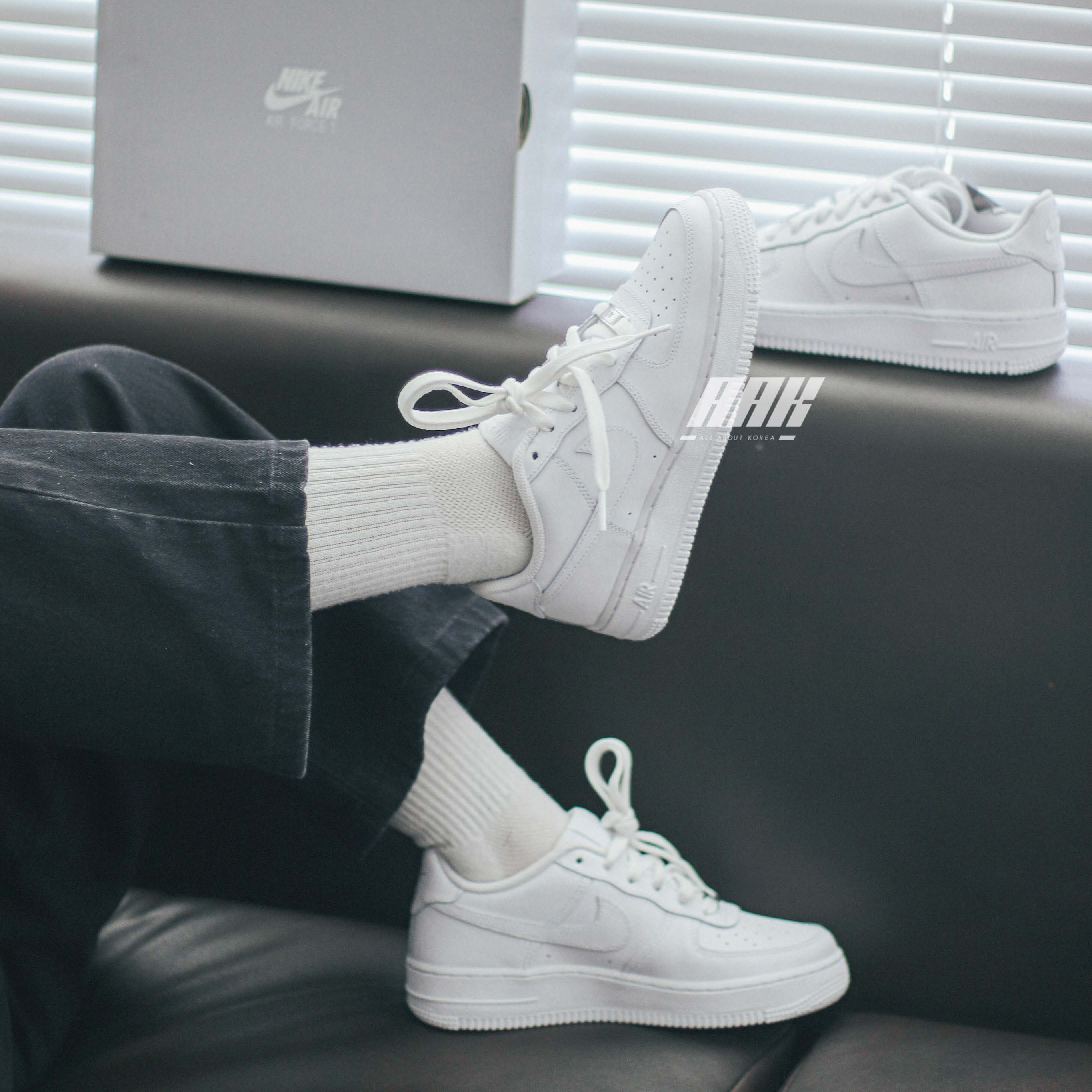 NIKE AIR FORCE 1 07 LOW WHITE