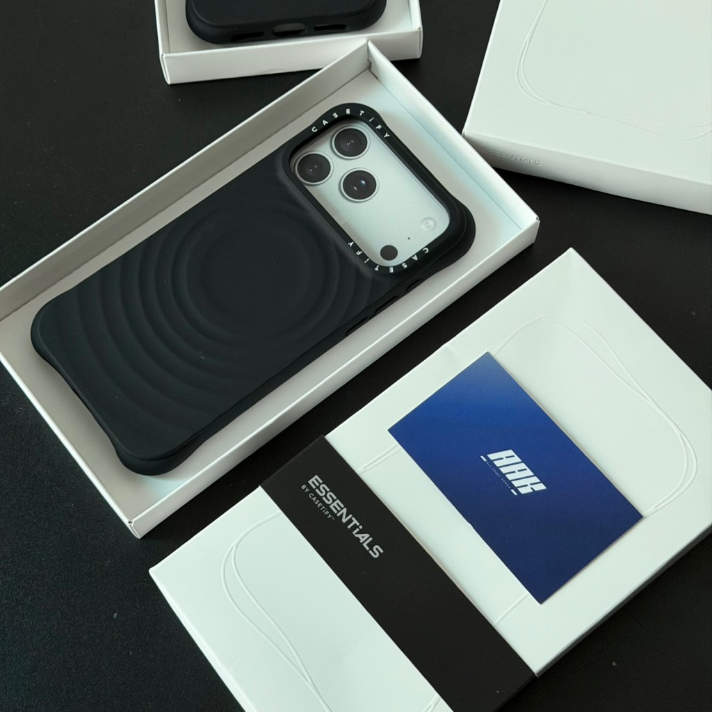 "Ripple Case - Black Essentials by CASETiFY™"