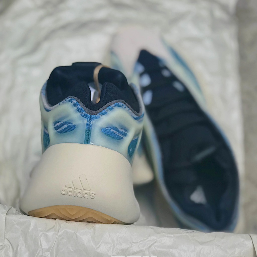 ADIDAS YEEZY 700 V3 KYANITE - GY0260