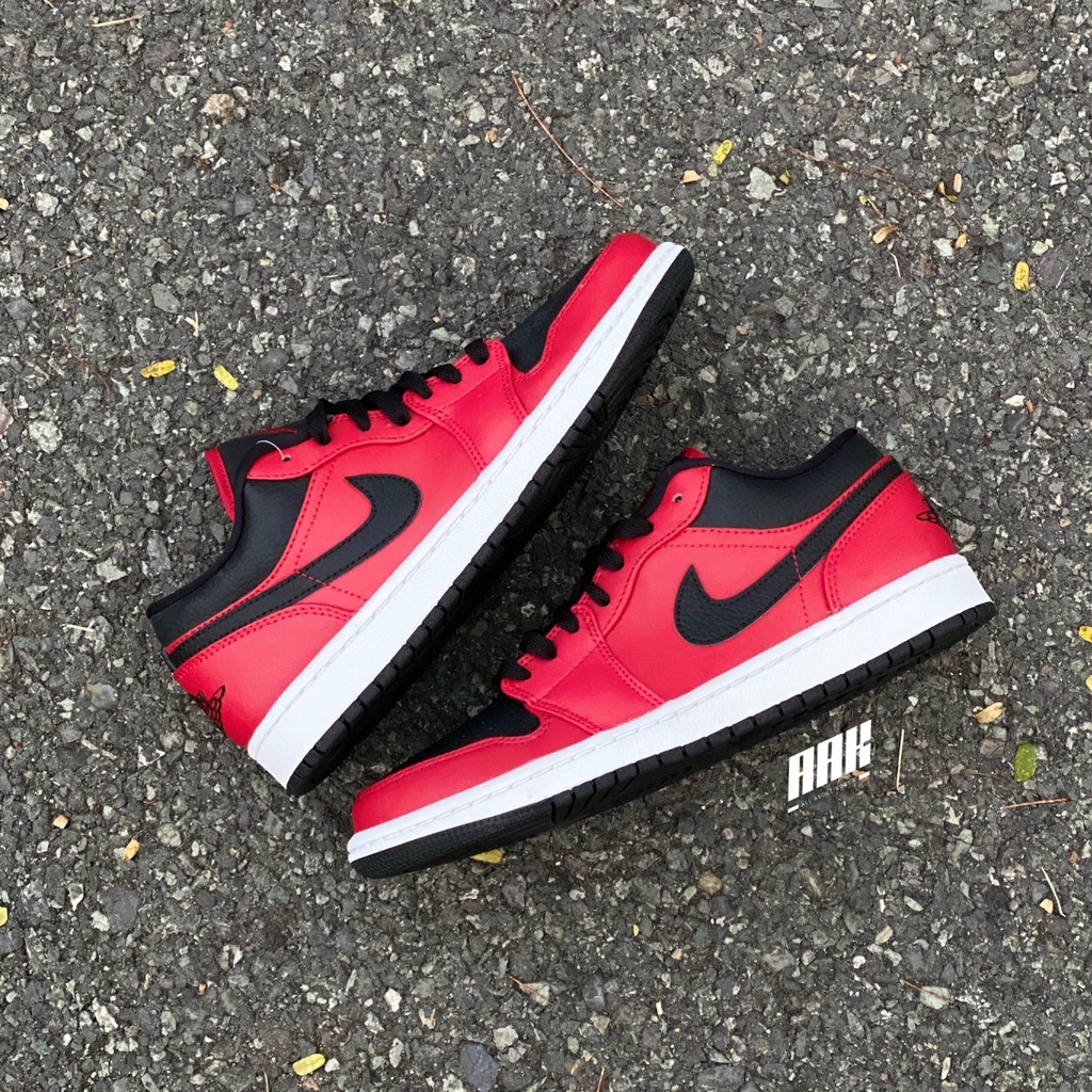 NIKE JORDAN 1 LOW REVERSE BRED PEBBLED SWOOSH - 553558 605