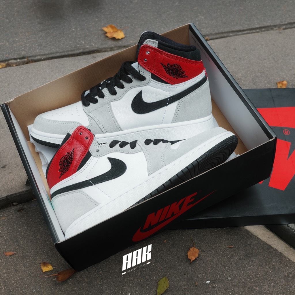 NIKE AIR JORDAN 1 RETRO HIGH OG 'LIGHT SMOKE GREY' - (575441 126)