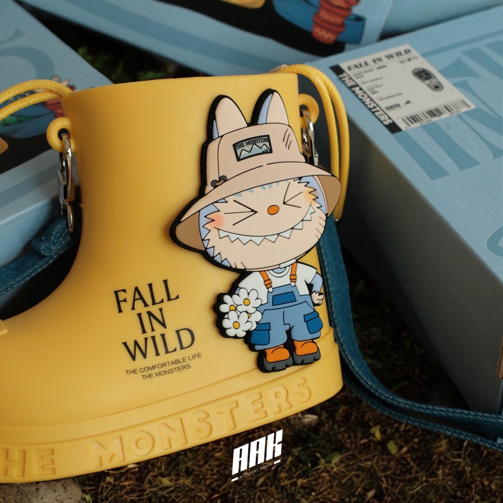 TÚI ỦNG POPMART THE MONSTER LABUBU FALL IN WILD