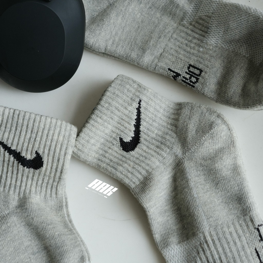 NIKE DRI-FIT SOCKS - MID - Grey