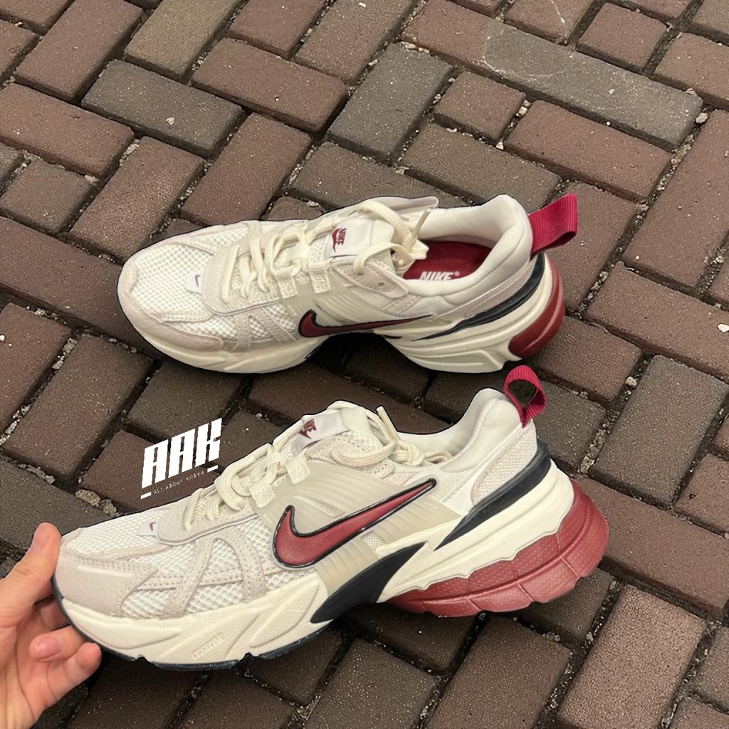 NIKE V2K RUN SE "White Team Red" (HQ3500 100)