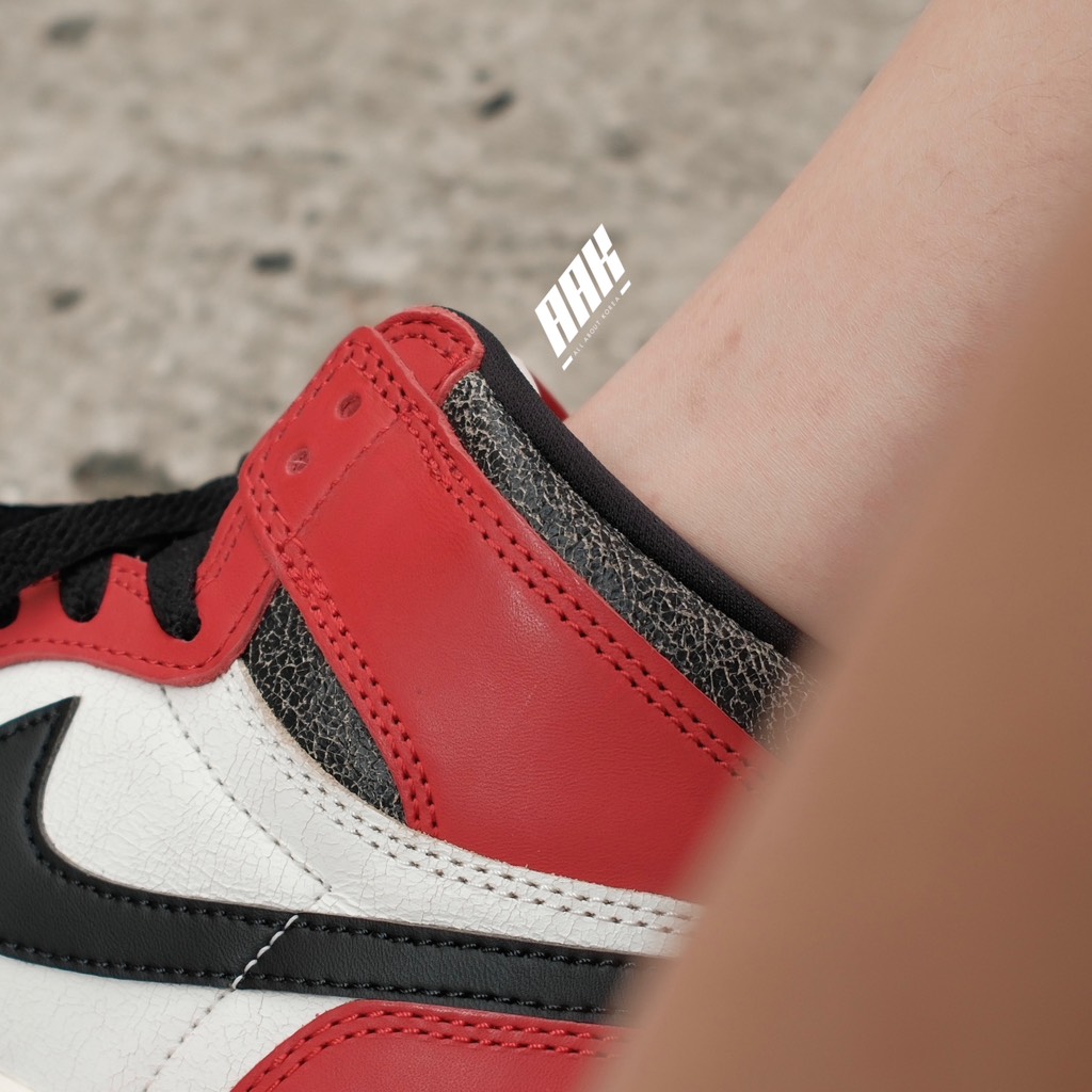 AIR JORDAN 1 RETRO HIGH OG CHICAGO 'LOST AND FOUND' (FD1437 612)