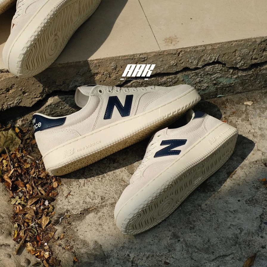 NEW BALANCE PRO COURT - BEIGE/NAVY