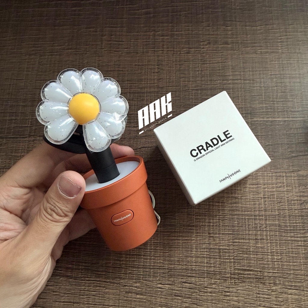 G-DRAGON UBERMENSCH MINI LIGHT STICK CRADLE