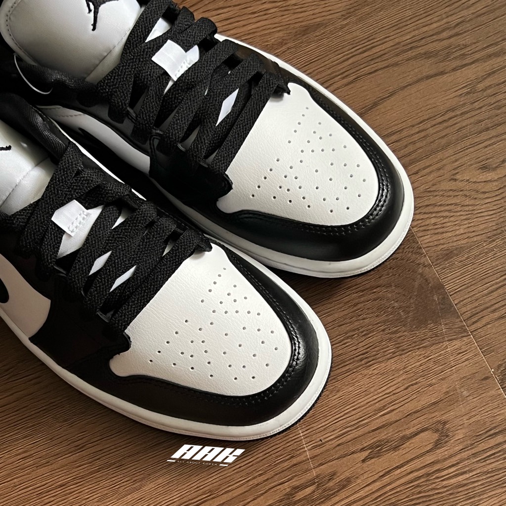 AIR JORDAN 1 LOW PANDA (DC0774 101)