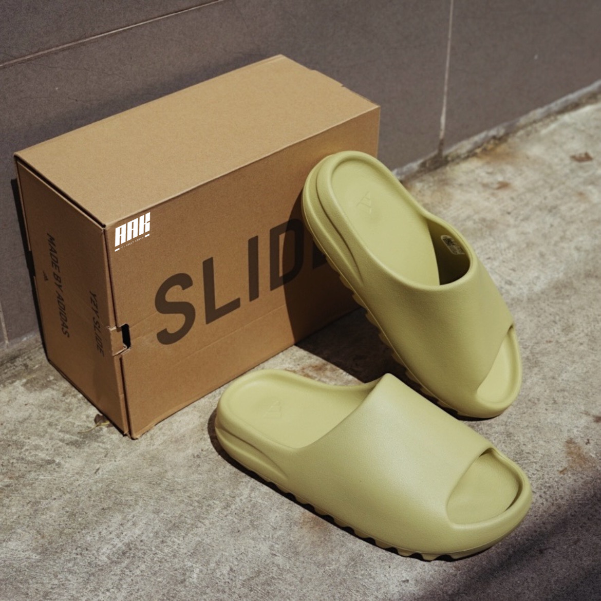 ADIDAS YEEZY SLIDE - RESIN - FZ5904