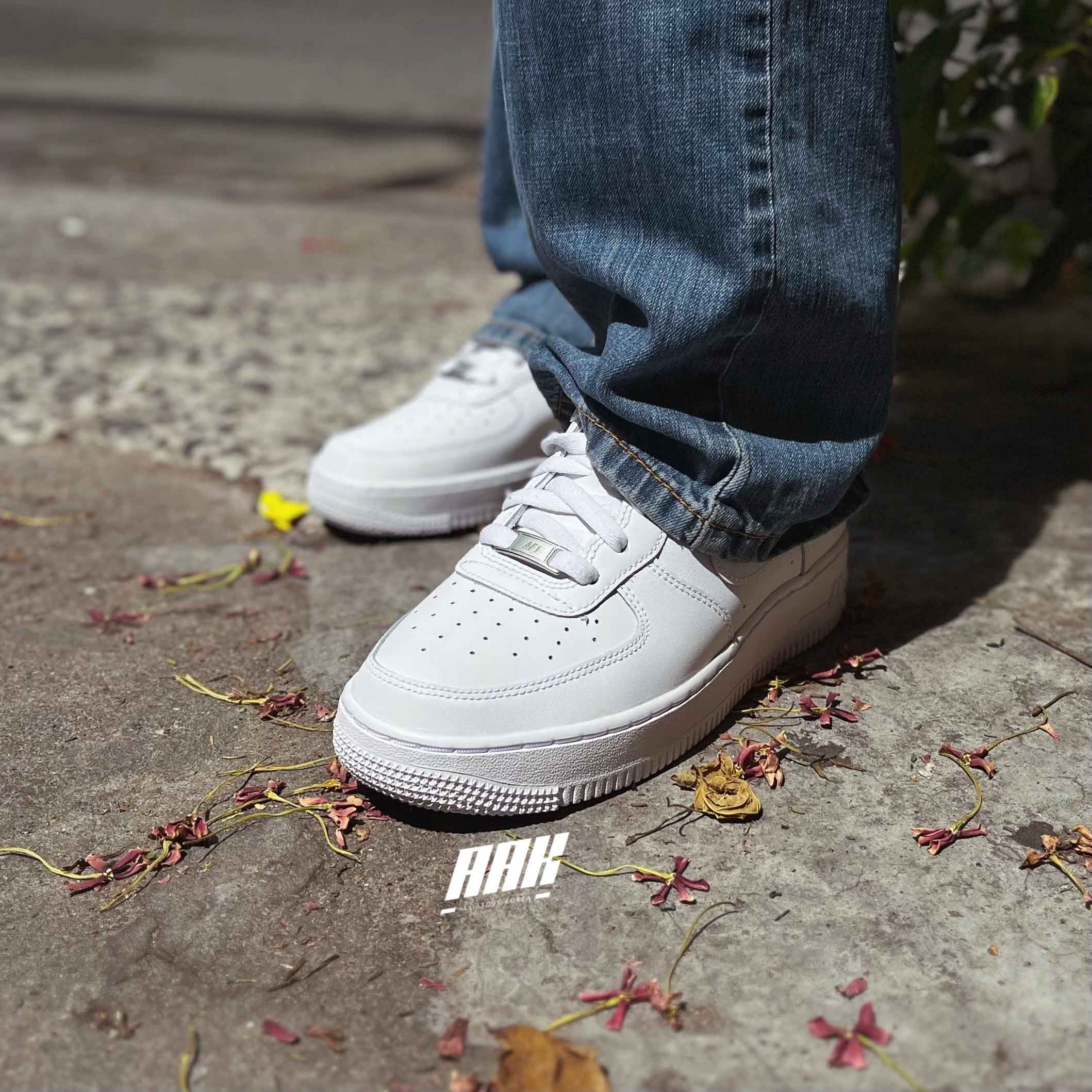 NIKE AIR FORCE 1 07 LOW WHITE