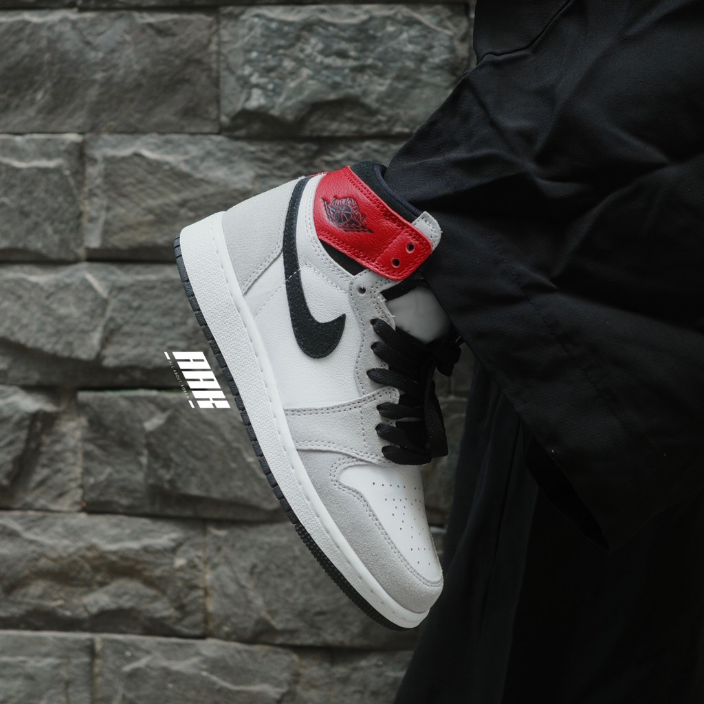 NIKE AIR JORDAN 1 RETRO HIGH OG 'LIGHT SMOKE GREY' - (575441 126)