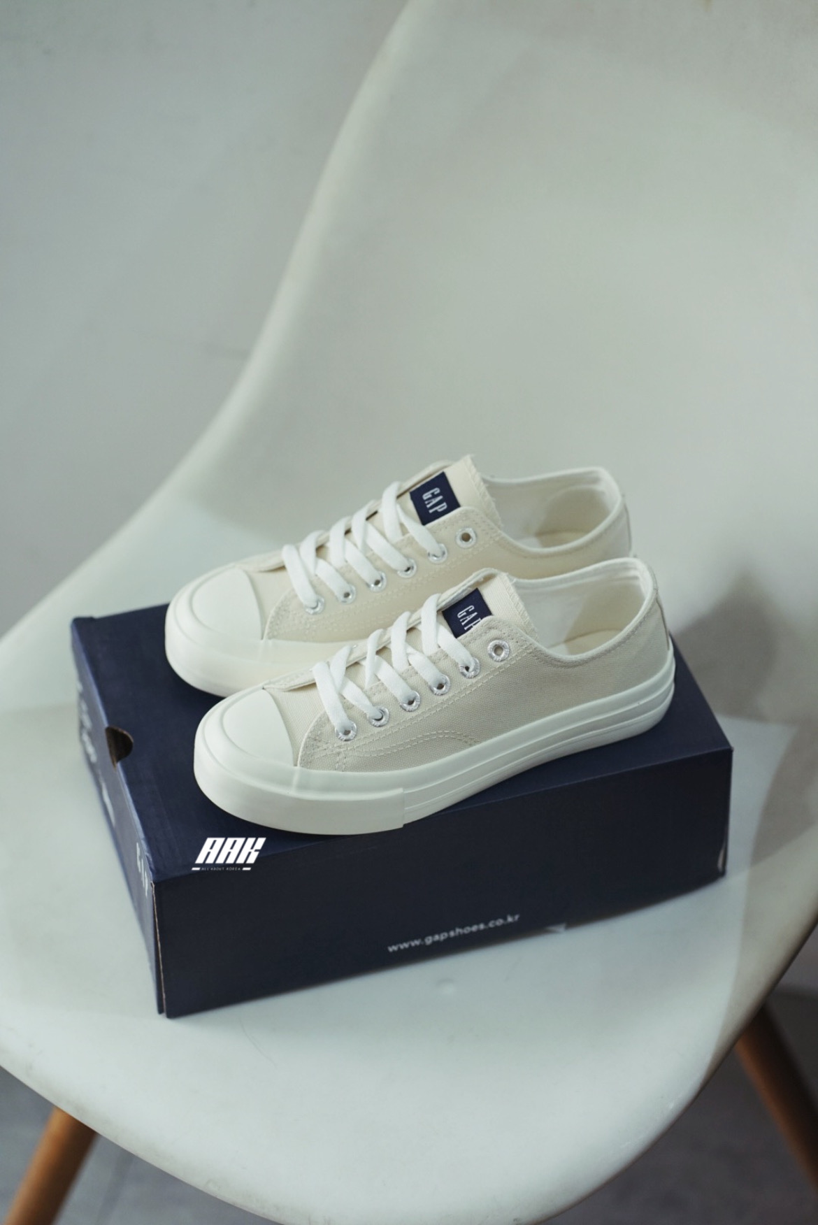 GAP SNEAKERS