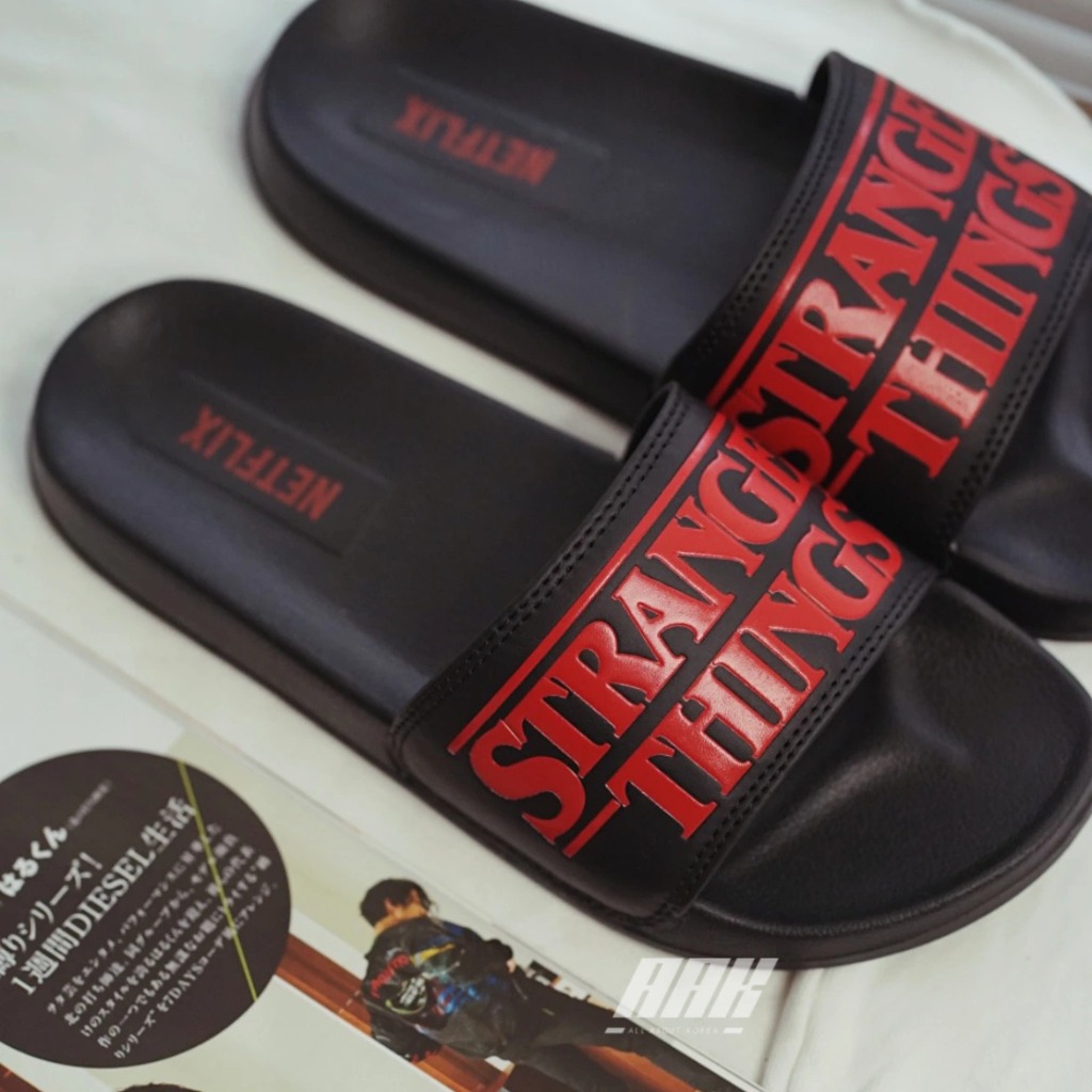 SPAO X NETFLIX STRANGER THING SLIPPERS