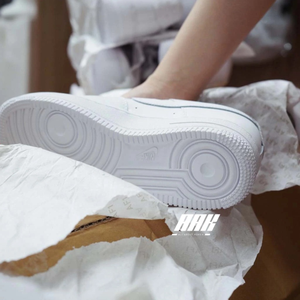 NIKE AIR FORCE 1 07 LOW WHITE