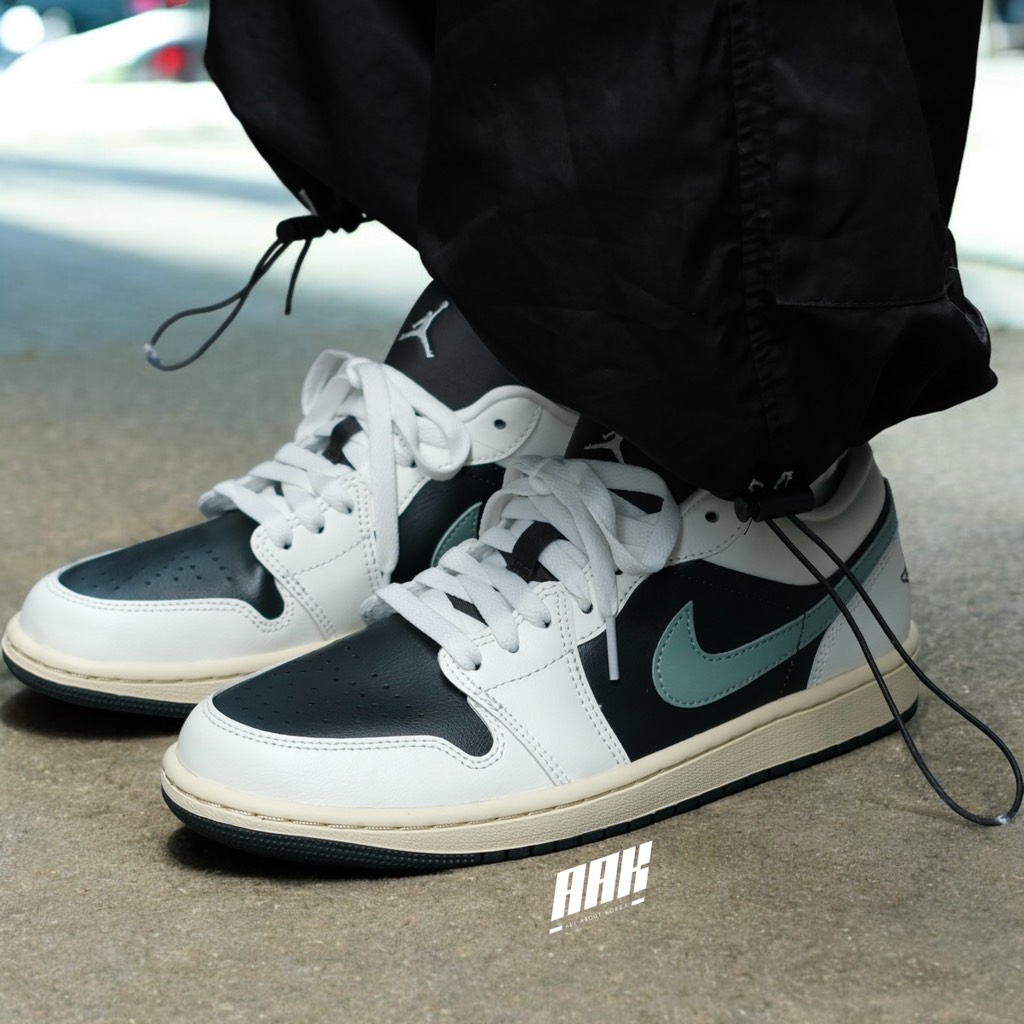 NIKE AIR JORDAN 1 LOW 'JADE SMOKE’ -DC0774 001