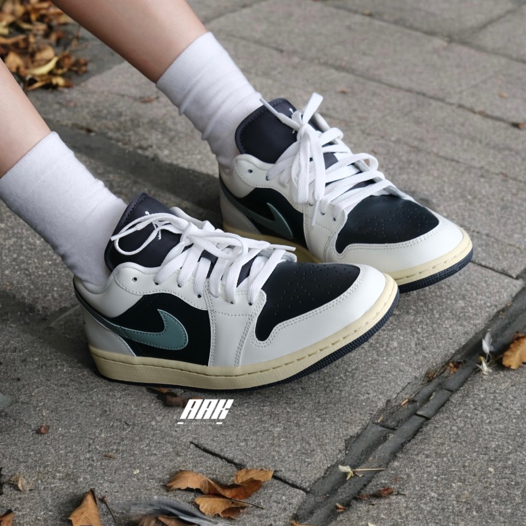 NIKE AIR JORDAN 1 LOW 'JADE SMOKE’ -DC0774 001