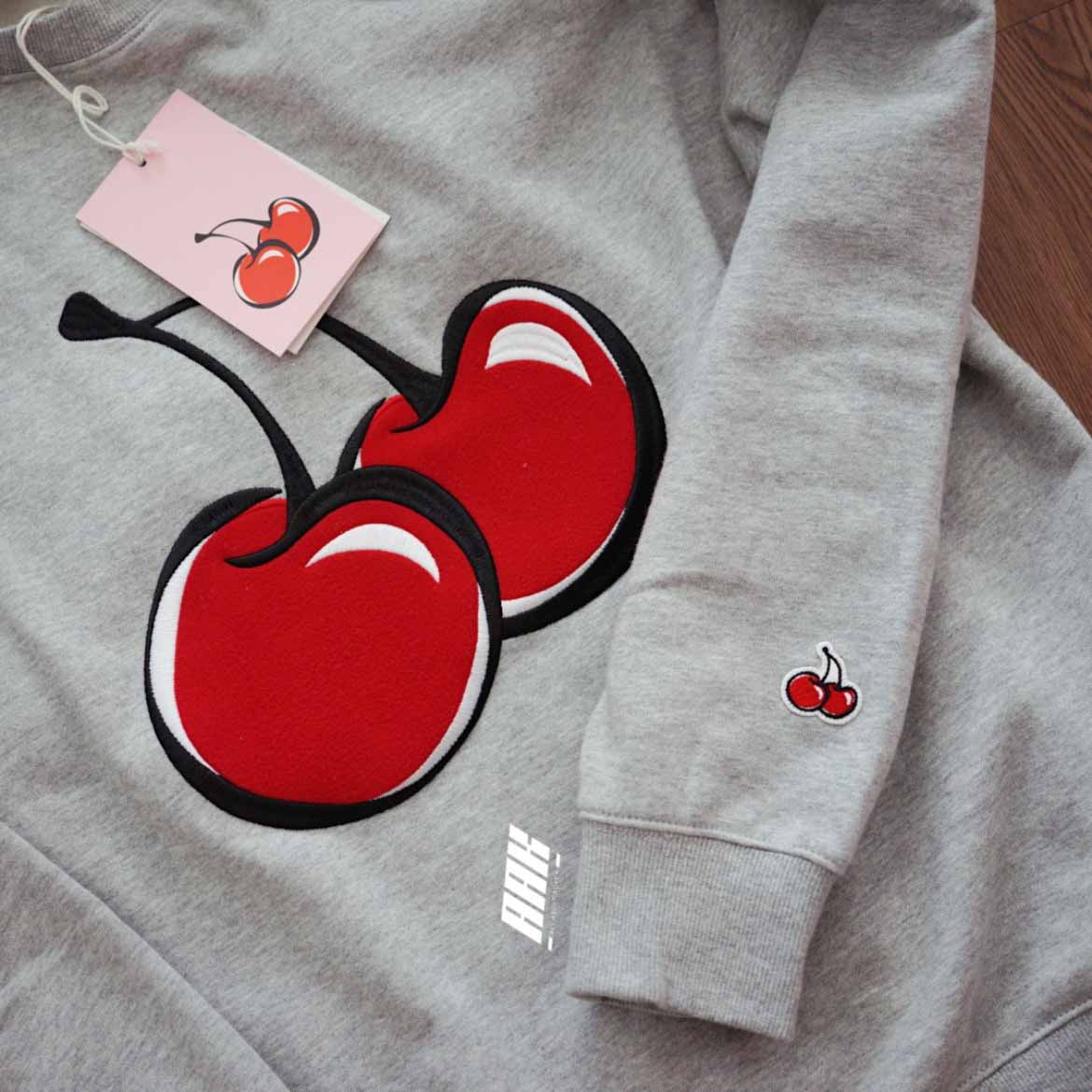 KIRSH BIG CHERRY SWEATSHIRT - FREESIZE