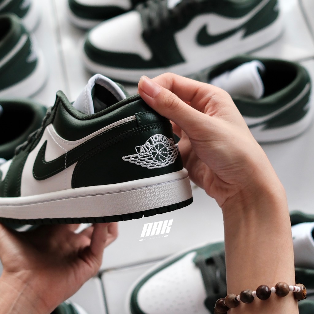 AIR JORDAN 1 LOW 'GALACTIC JADE ' ( DC0774  113)